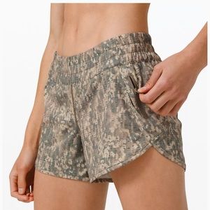 LULULEMON TRACKER SHORT-GRITSTONE WHITE OPAL MULTI
